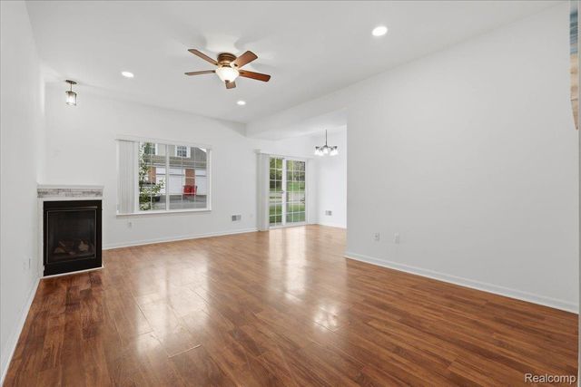1980 Monarch Drive 23, Shelby Charter Township, MI 48316