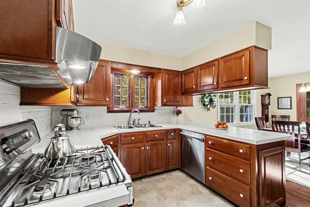 2162 Pinewood Street, Jenison, MI 49428