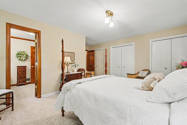 2162 Pinewood Street, Jenison, MI 49428