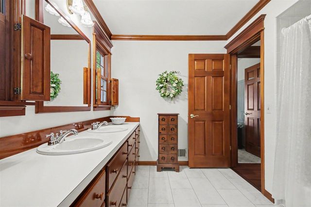 2162 Pinewood Street, Jenison, MI 49428