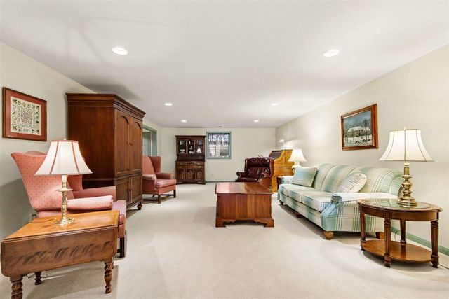 2162 Pinewood Street, Jenison, MI 49428