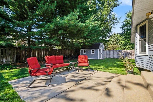2162 Pinewood Street, Jenison, MI 49428