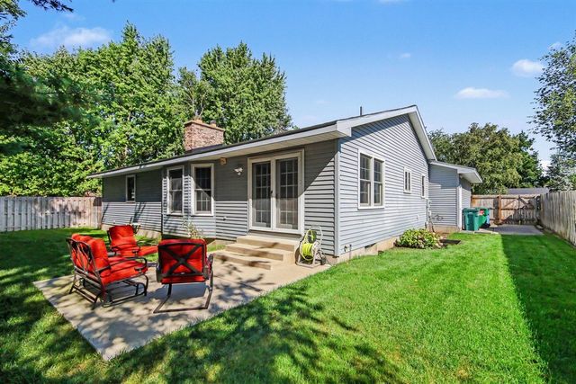 2162 Pinewood Street, Jenison, MI 49428