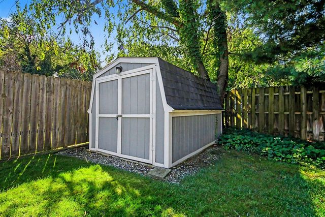 2162 Pinewood Street, Jenison, MI 49428