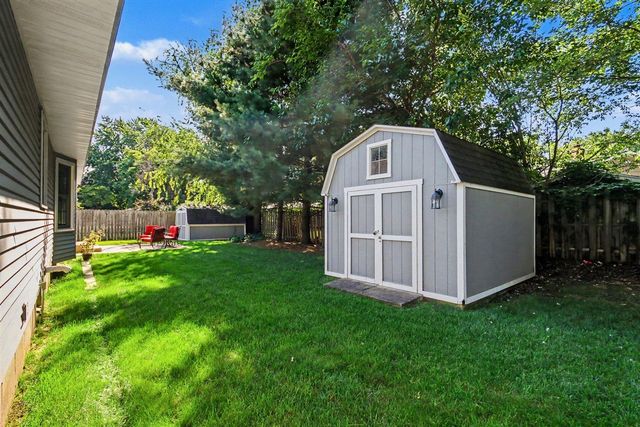 2162 Pinewood Street, Jenison, MI 49428