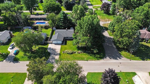 2162 Pinewood Street, Jenison, MI 49428