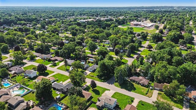 2162 Pinewood Street, Jenison, MI 49428