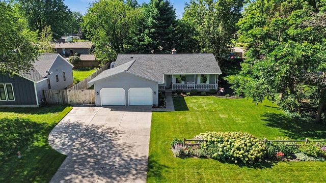 2162 Pinewood Street, Jenison, MI 49428