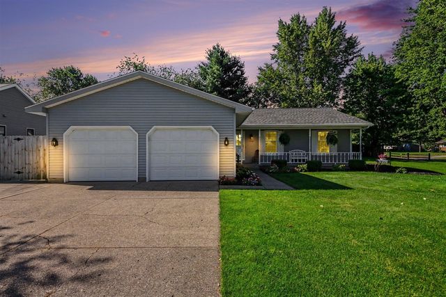 2162 Pinewood Street, Jenison, MI 49428