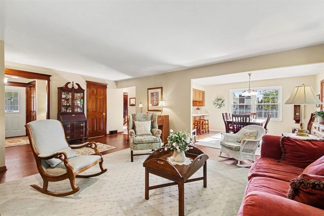 2162 Pinewood Street, Jenison, MI 49428