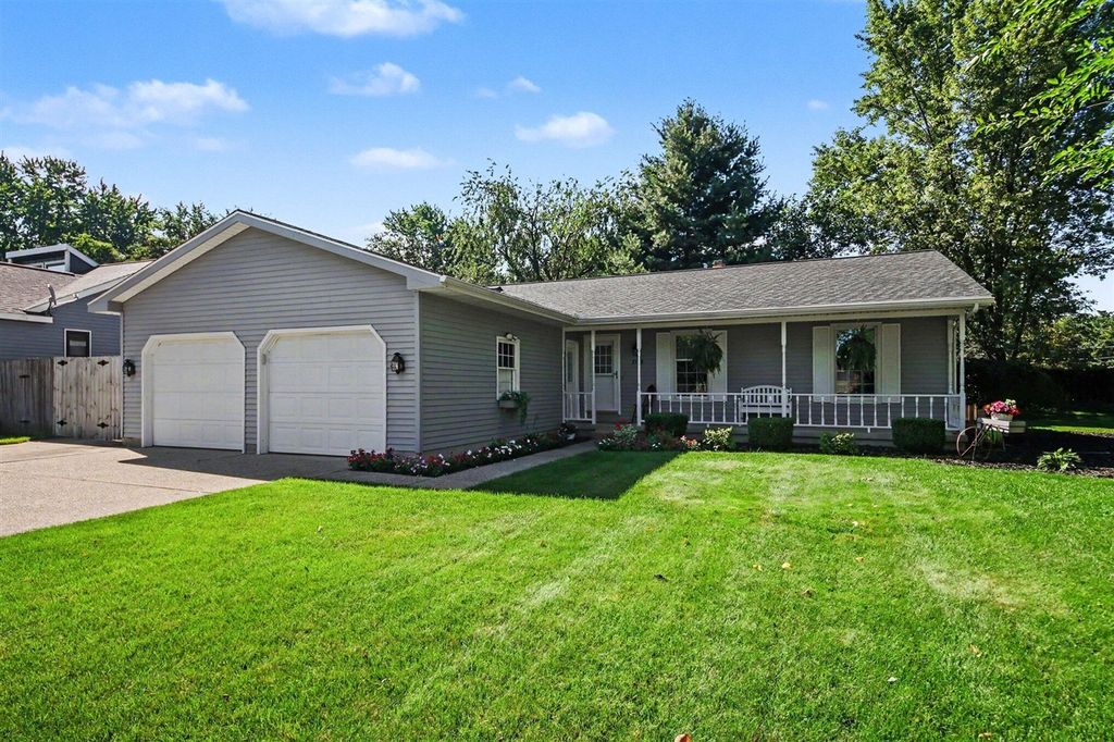 2162 Pinewood Street, Jenison, MI 49428