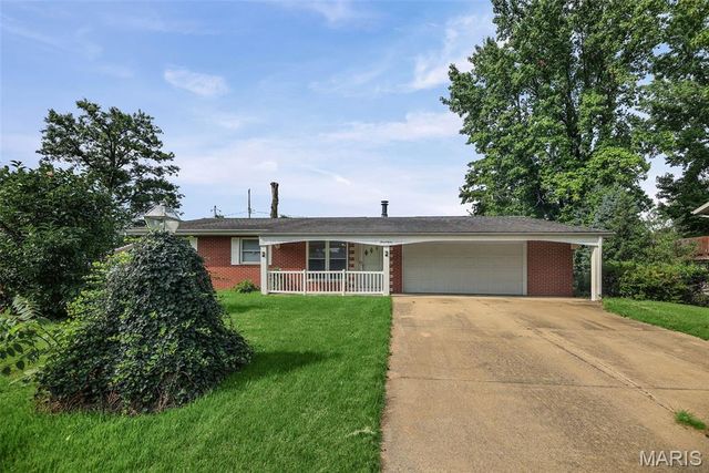 17 Westgate Drive, Pontoon Beach, IL 62040