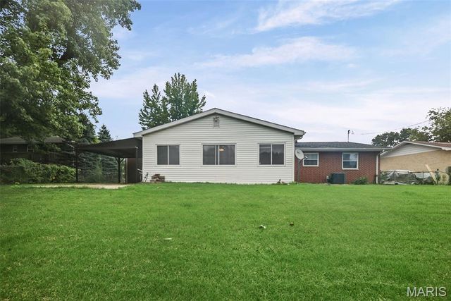 17 Westgate Drive, Pontoon Beach, IL 62040