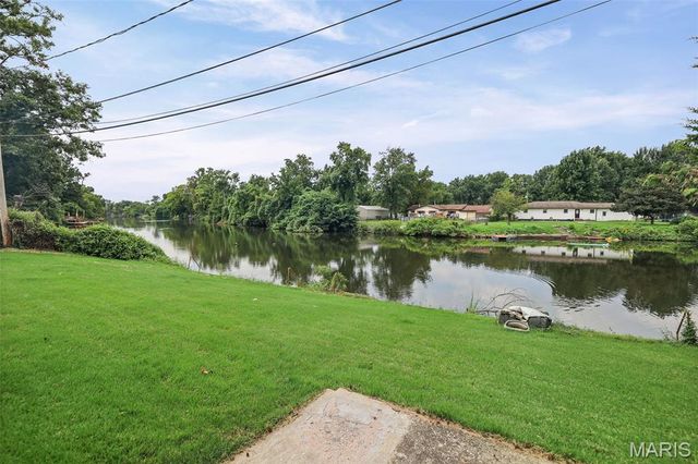 17 Westgate Drive, Pontoon Beach, IL 62040