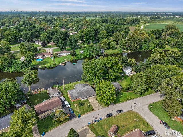 17 Westgate Drive, Pontoon Beach, IL 62040