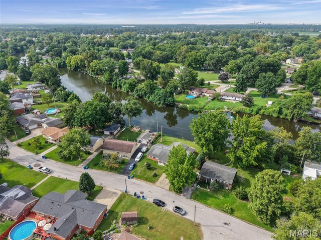 17 Westgate Drive, Pontoon Beach, IL 62040