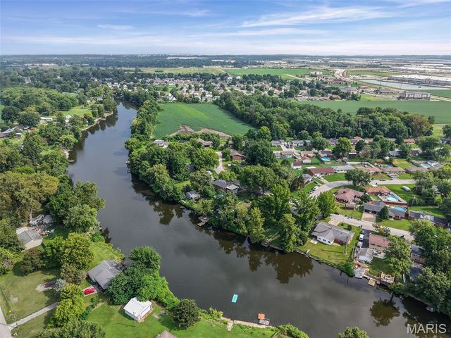 17 Westgate Drive, Pontoon Beach, IL 62040