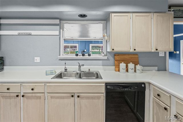 17 Westgate Drive, Pontoon Beach, IL 62040