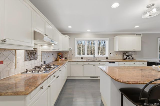 1400 Chatham Lane, Yorktown Heights, NY 10598