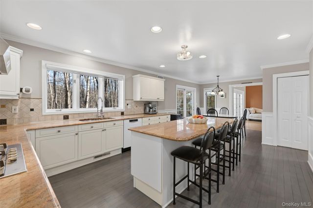 1400 Chatham Lane, Yorktown Heights, NY 10598