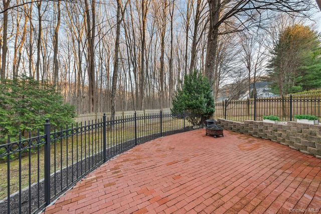 1400 Chatham Lane, Yorktown Heights, NY 10598