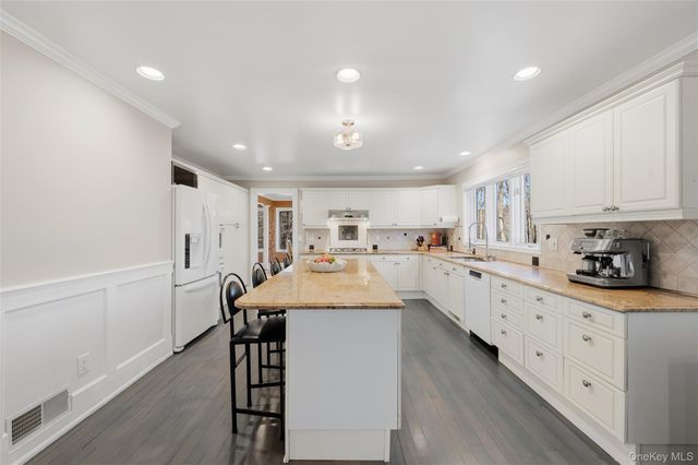 1400 Chatham Lane, Yorktown Heights, NY 10598