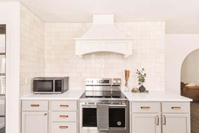 5121 N ROUTE E, Columbia, MO 65202