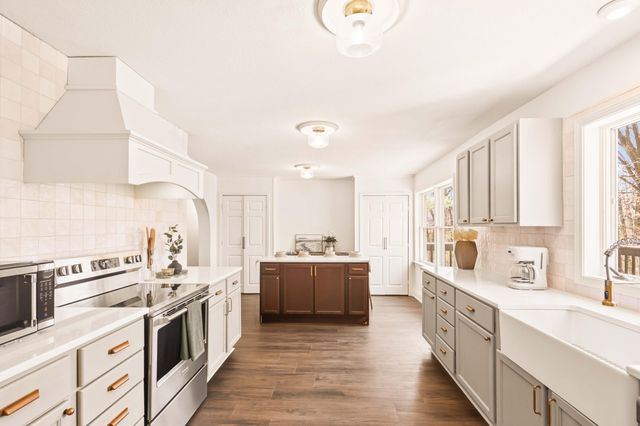 5121 N ROUTE E, Columbia, MO 65202