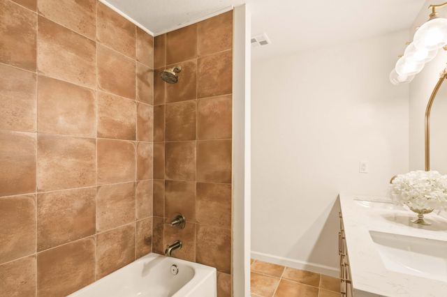 5121 N ROUTE E, Columbia, MO 65202