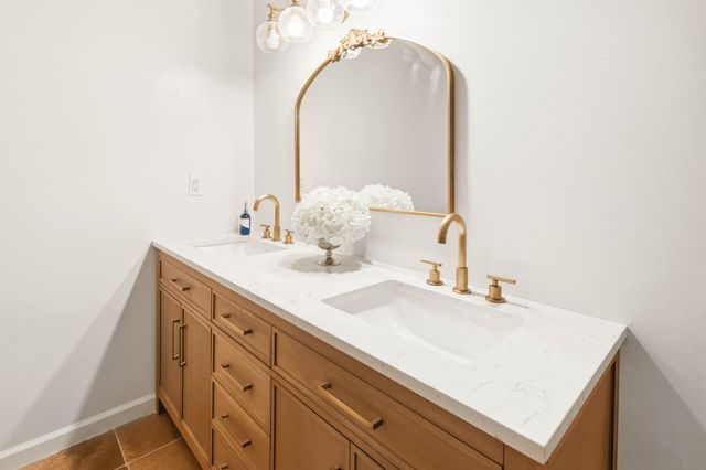 5121 N ROUTE E, Columbia, MO 65202