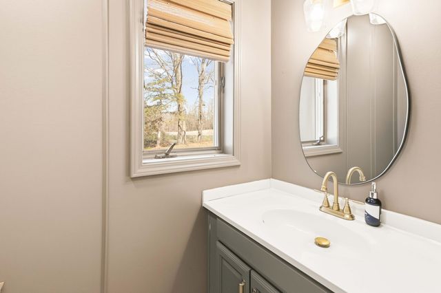 5121 N ROUTE E, Columbia, MO 65202