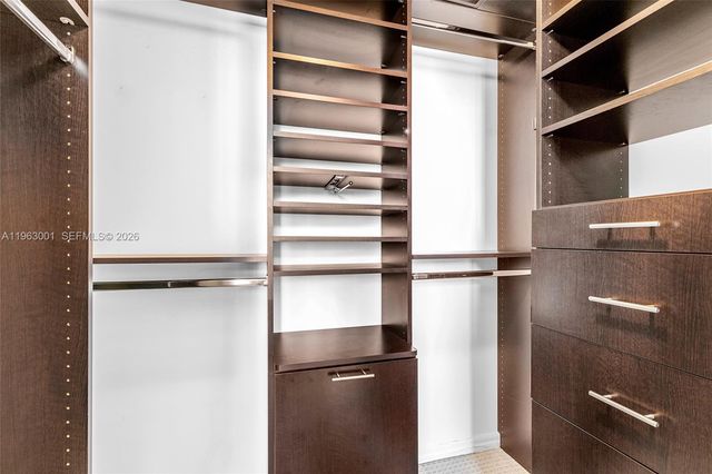 55 SE 6th St 3101, Miami, FL 33131