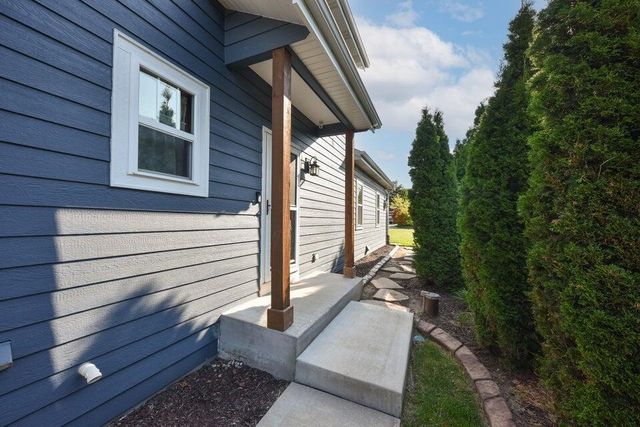 W269N2762 Lelah AVENUE, Pewaukee, WI 53072