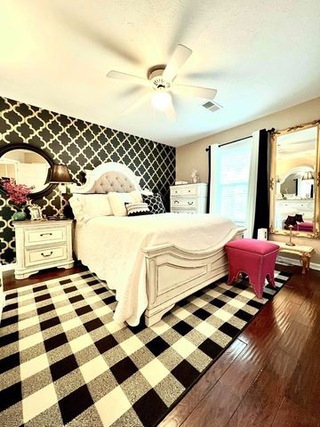 324 Northwind Dr, Hopkinsville, KY 42240