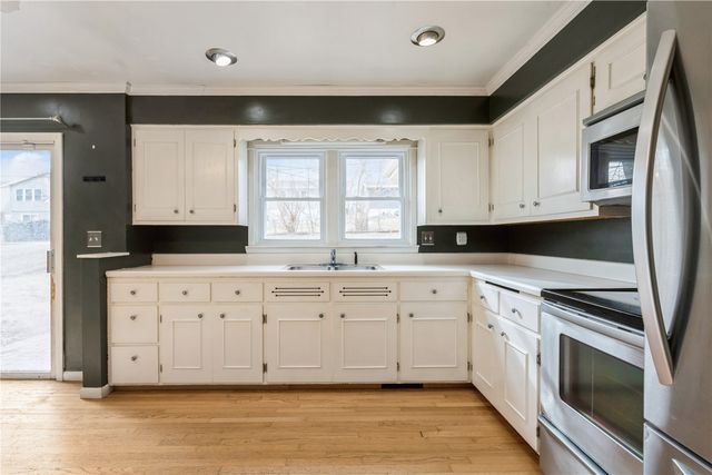 3221 Sue Lane NW, Cedar Rapids, IA 52405