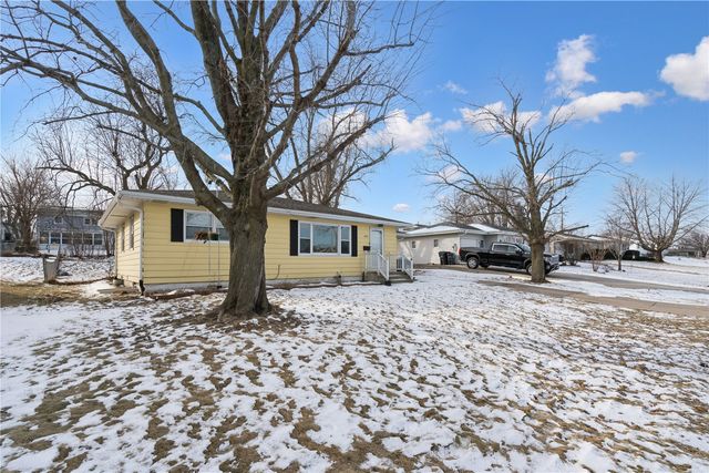 3221 Sue Lane NW, Cedar Rapids, IA 52405