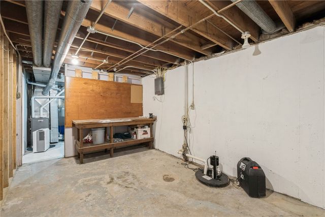 3221 Sue Lane NW, Cedar Rapids, IA 52405