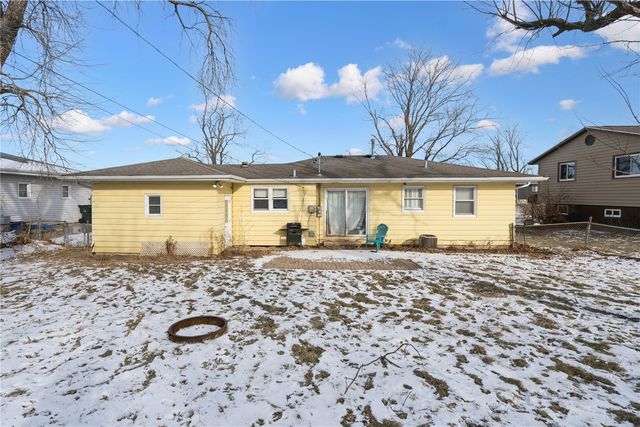 3221 Sue Lane NW, Cedar Rapids, IA 52405
