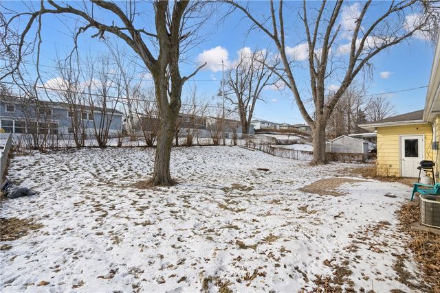 3221 Sue Lane NW, Cedar Rapids, IA 52405