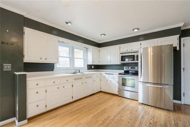 3221 Sue Lane NW, Cedar Rapids, IA 52405