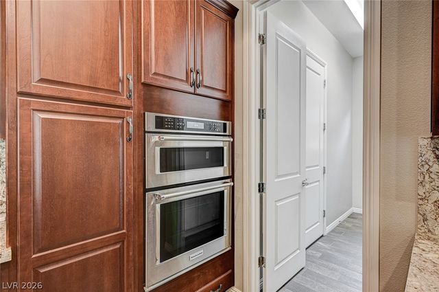 6803 Regency Crest Avenue, Las Vegas, NV 89148