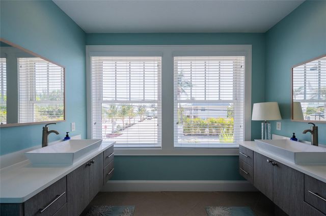 2201 AVENUE C, Bradenton Beach, FL 34217