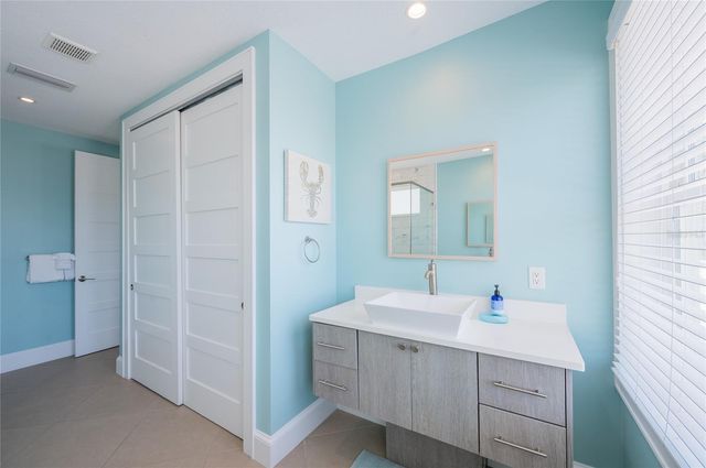 2201 AVENUE C, Bradenton Beach, FL 34217