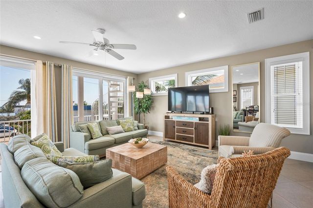 2201 AVENUE C, Bradenton Beach, FL 34217