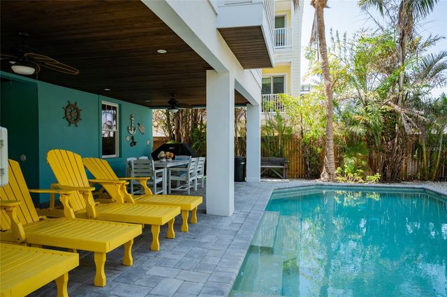 2201 AVENUE C, Bradenton Beach, FL 34217