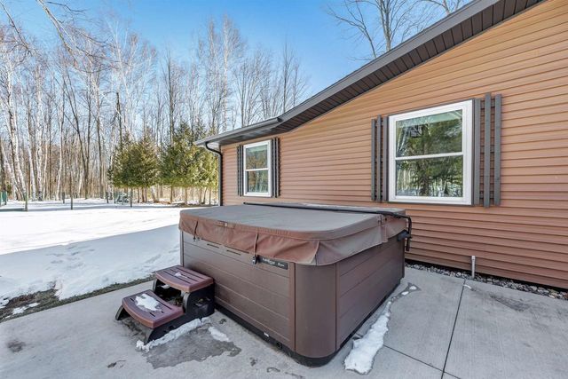 5990 ALLEN ROAD, Little Suamico, WI 54141