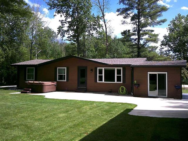 5990 ALLEN ROAD, Little Suamico, WI 54141