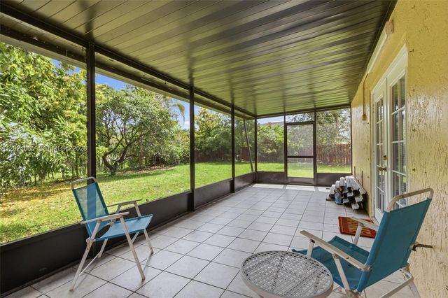 8801 SW 9th Ct, Pembroke Pines, FL 33025