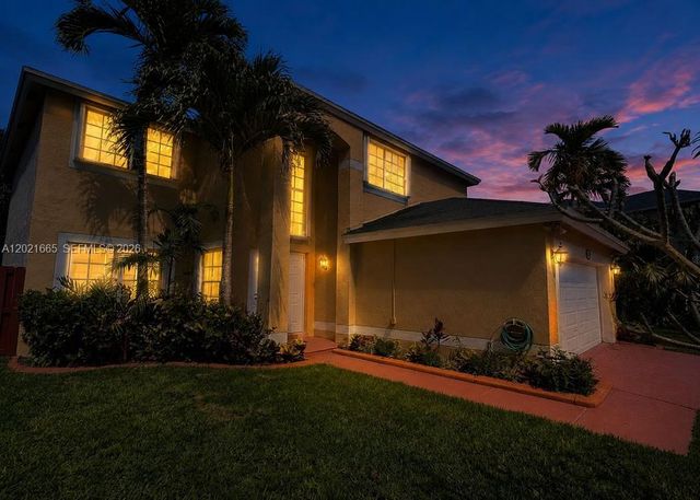 8801 SW 9th Ct, Pembroke Pines, FL 33025