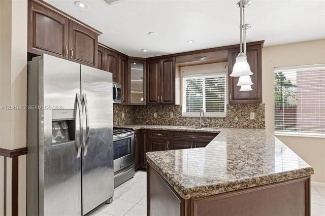 8801 SW 9th Ct, Pembroke Pines, FL 33025
